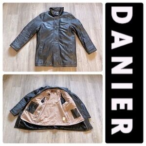DANIER genuine leather men’s size medium jacket. EEUC. Warm. Removeable liner